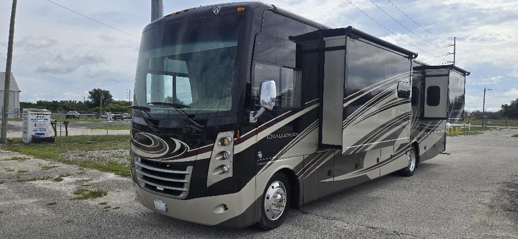 2015 Thor Motor Coach CHALLENGER in sebring FL