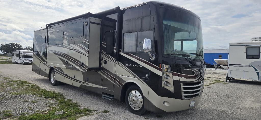 2015 Thor Motor Coach CHALLENGER in sebring FL