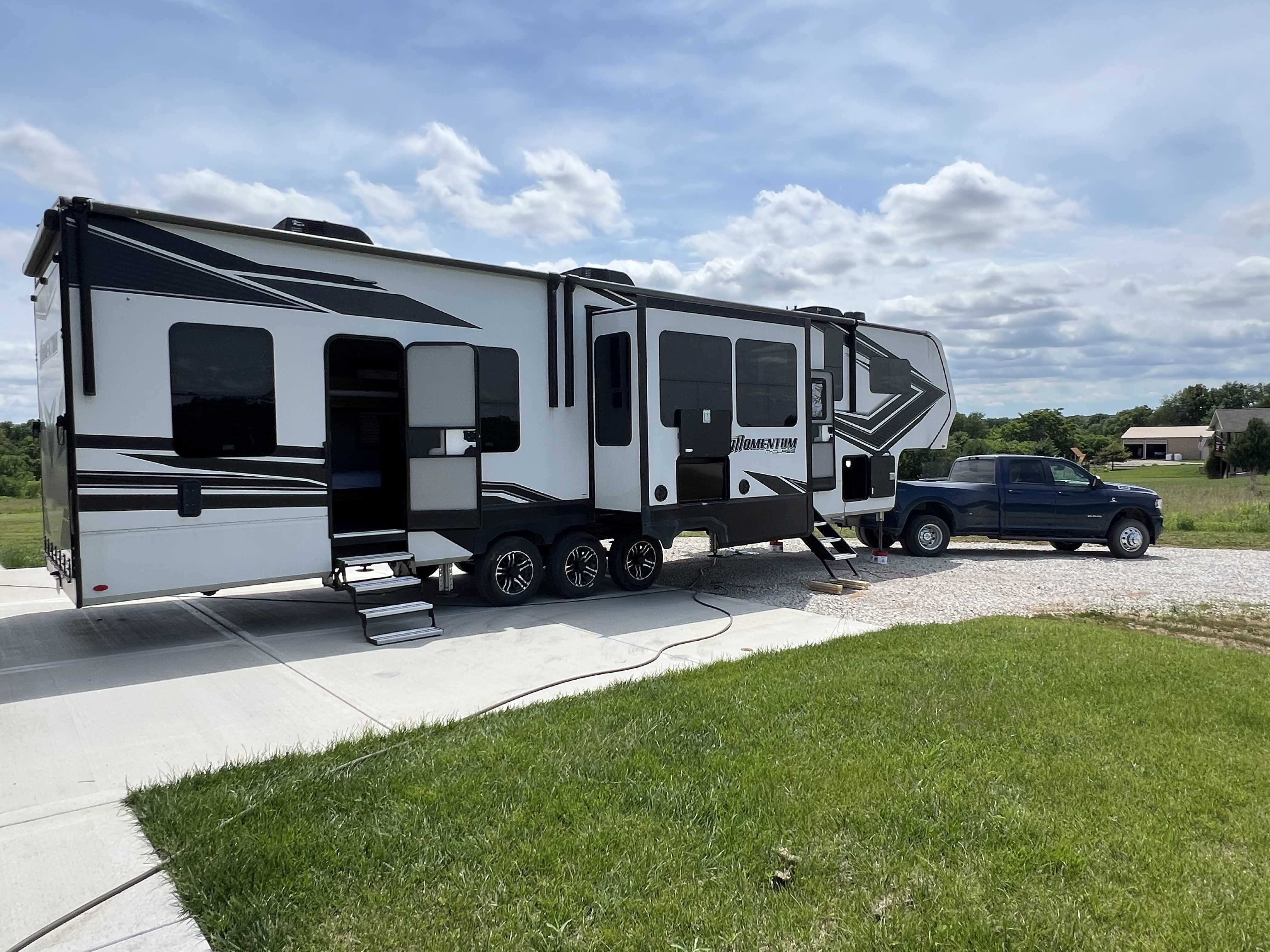 2022 Grand Design MOMENTUM 381MS RV