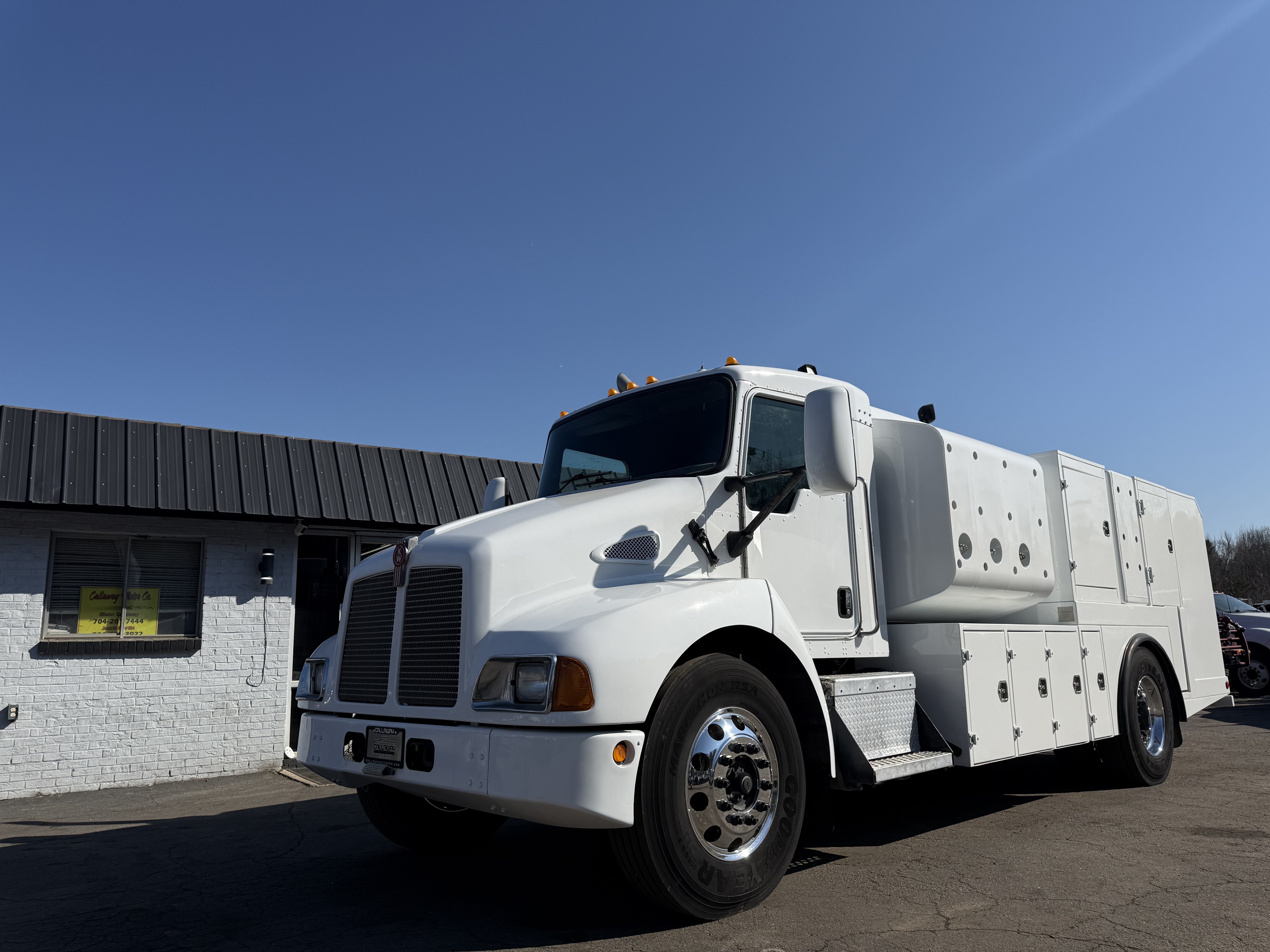 2004 KENWORTH T300 in Stanley, NC