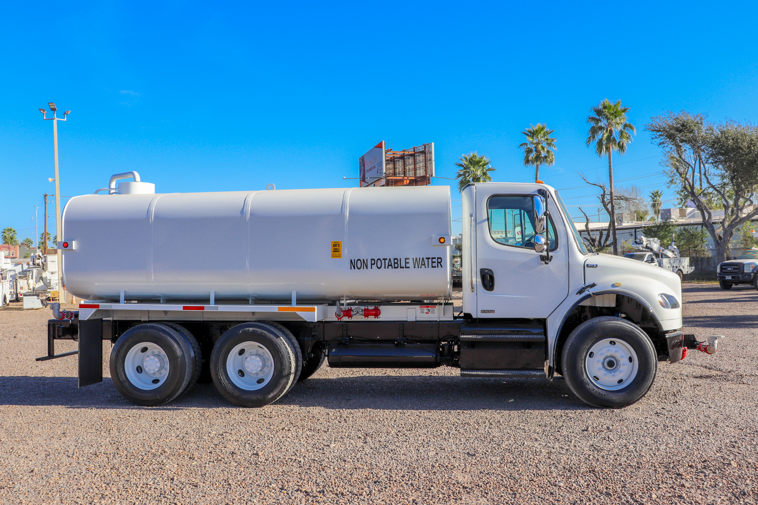 2013 FREIGHTLINER BUSINESS CLASS M2 106 in Mcallen, TX