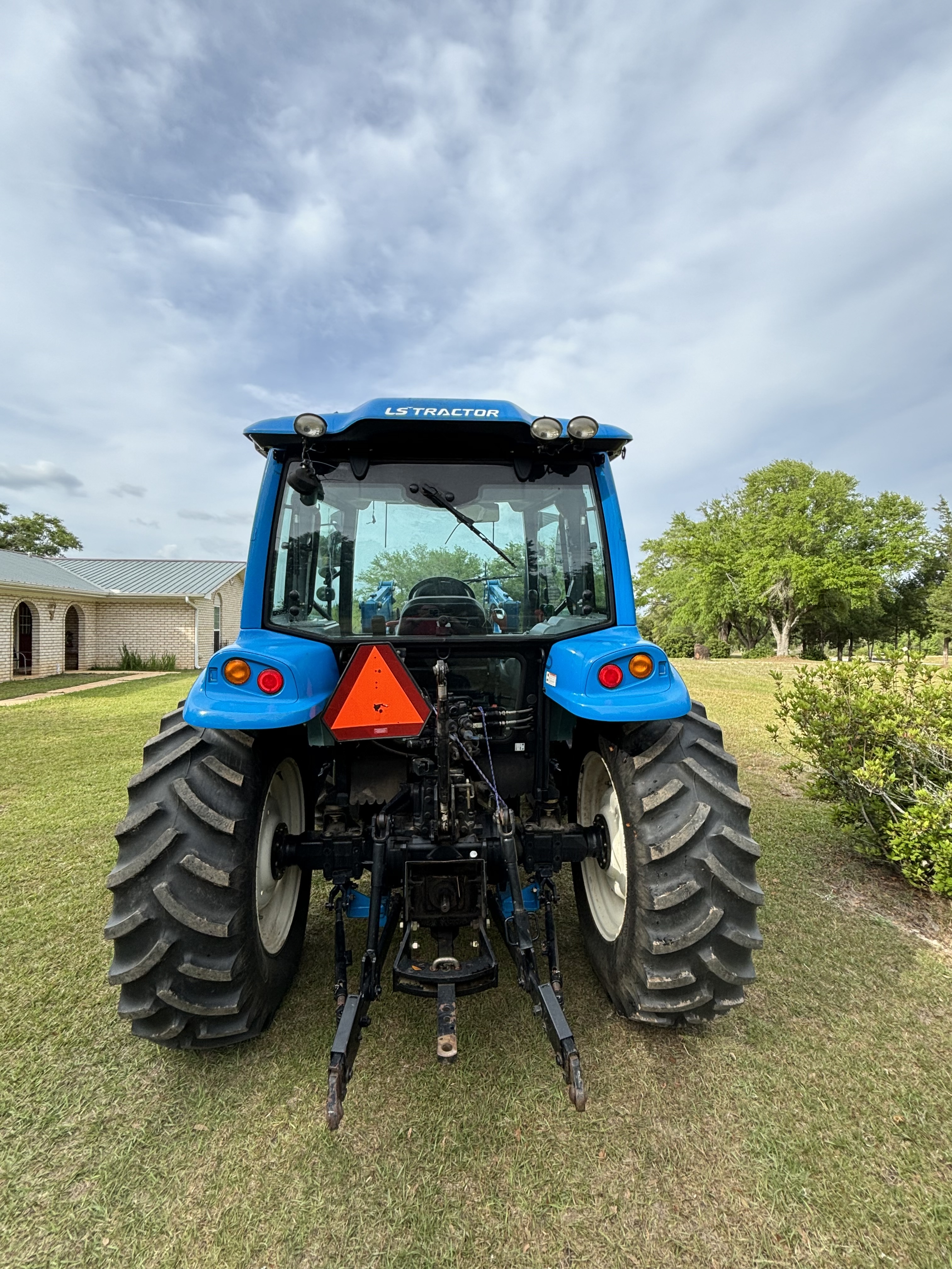 2015 LS TRACTOR P7010 in Laurel Hill, FL