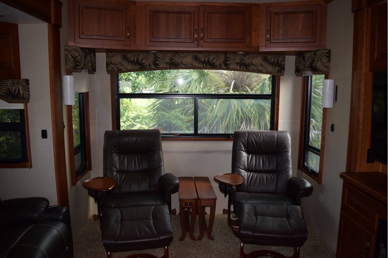 A photo of this 2015 Evergreen LIFESTYLE LS36FW