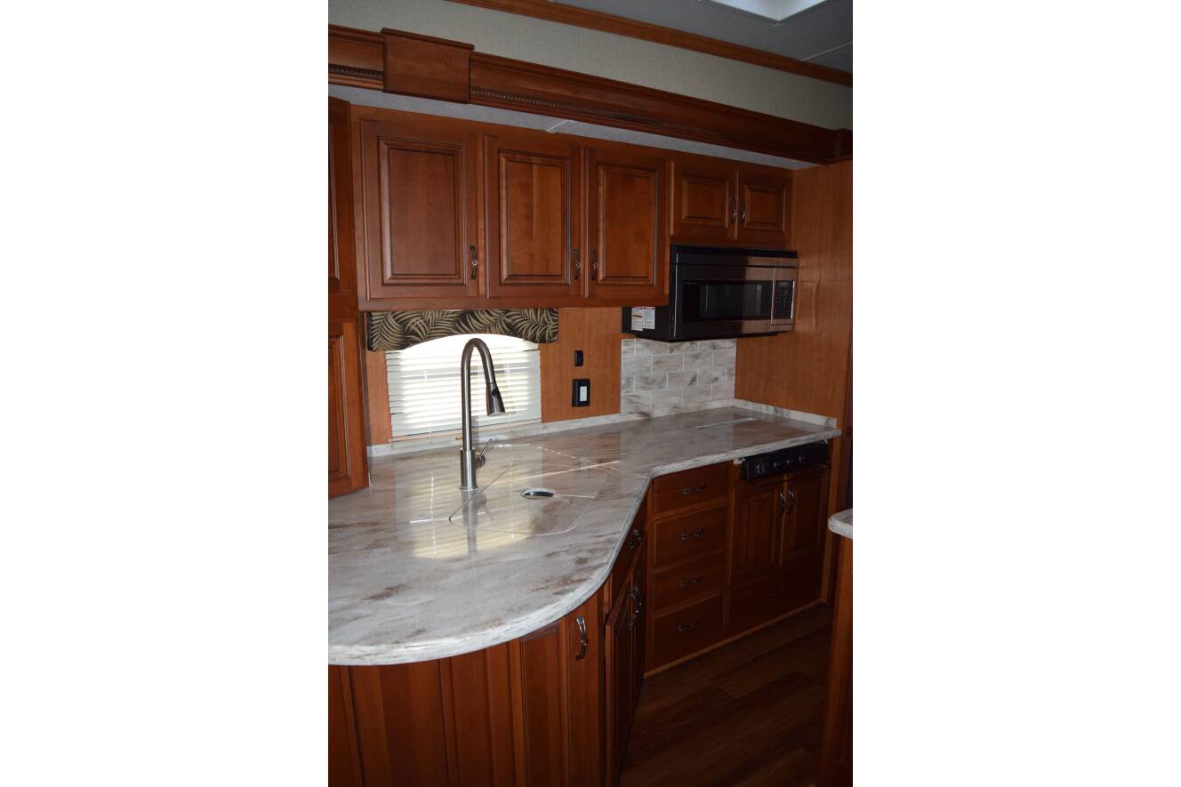A photo of this 2015 Evergreen LIFESTYLE LS36FW