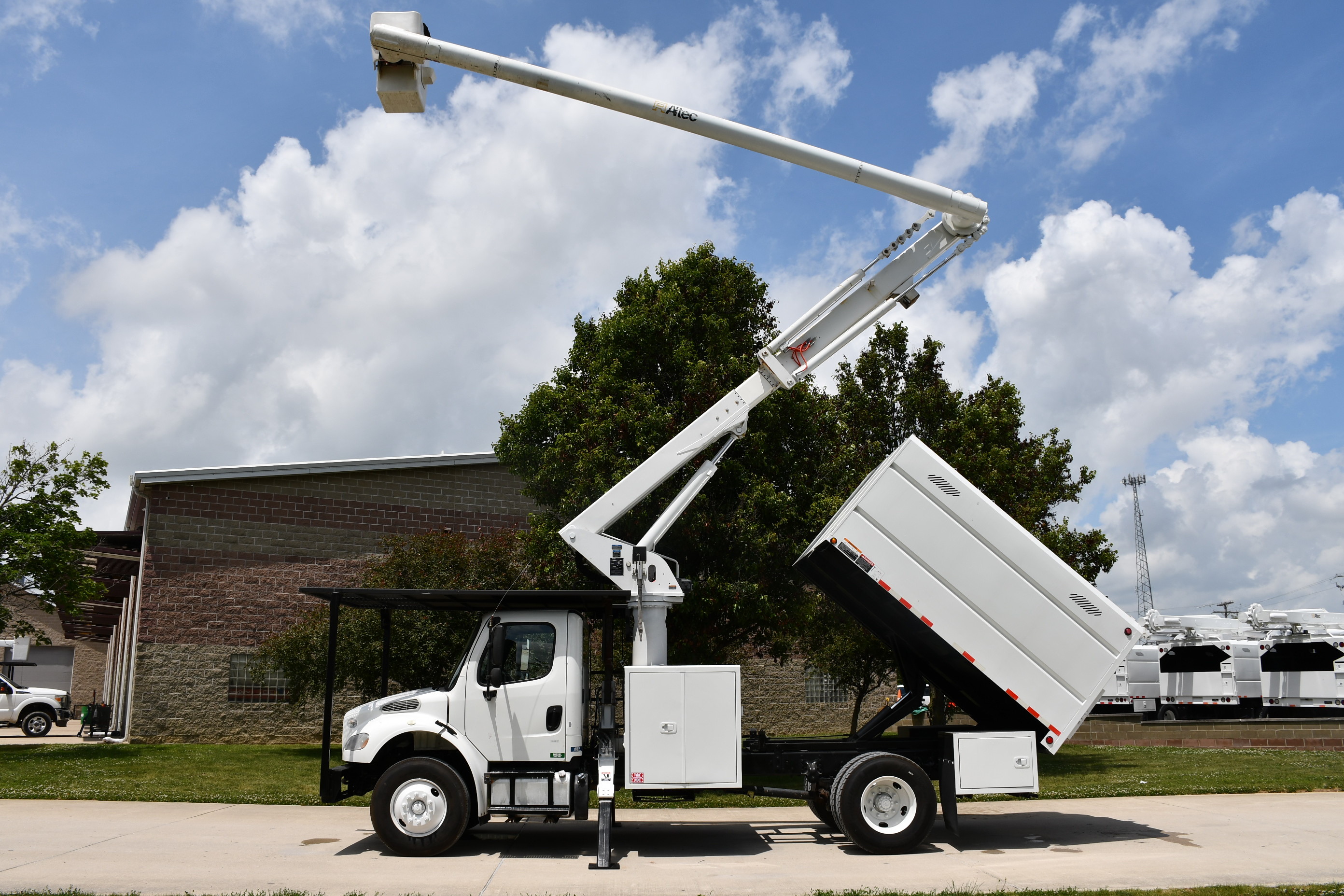 2018 FREIGHTLINER BUSINESS CLASS M2 106 in Clinton, IL