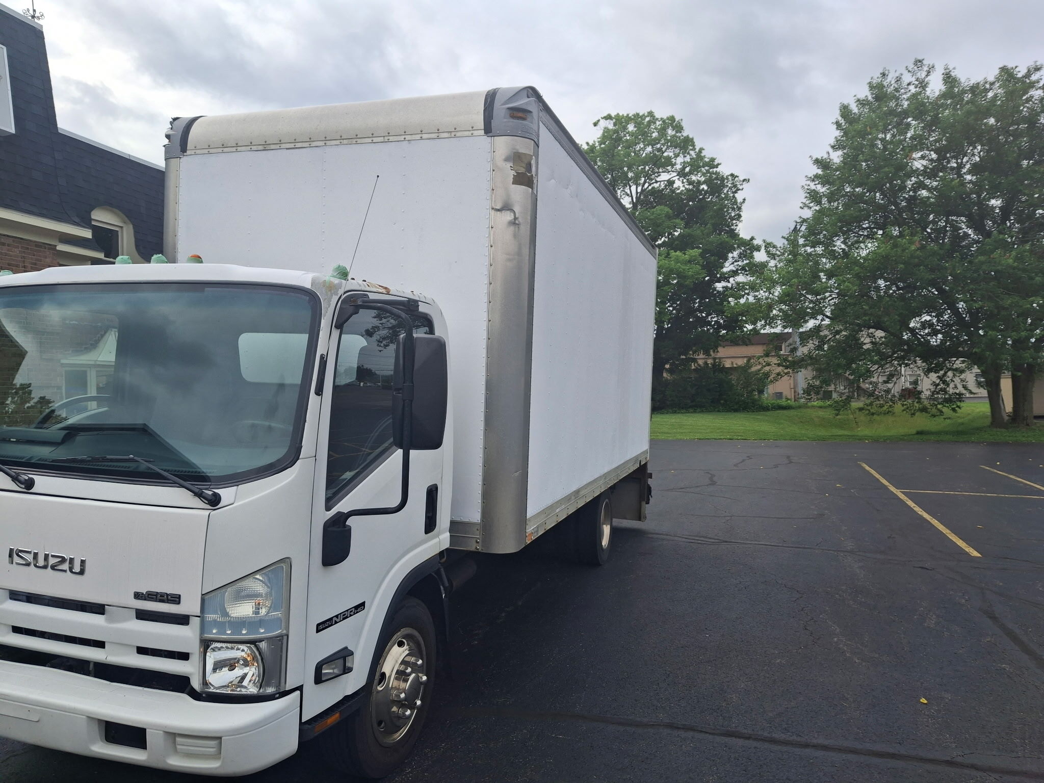 2013 ISUZU Npr Hd Gas in Beavercreek, OH