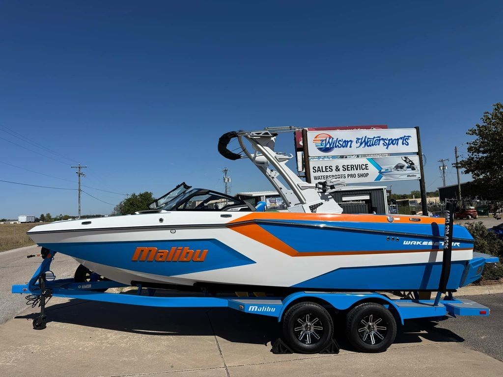 2025 Malibu Boats 22 MXZ Ski and Wakeboard Boat boat