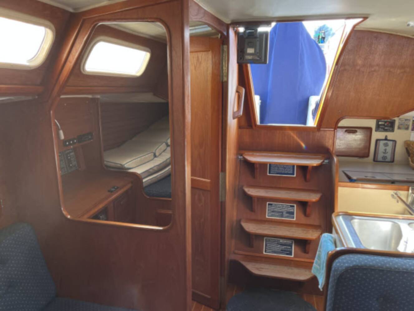 A photo of this 1985 Islander Peterson 40
