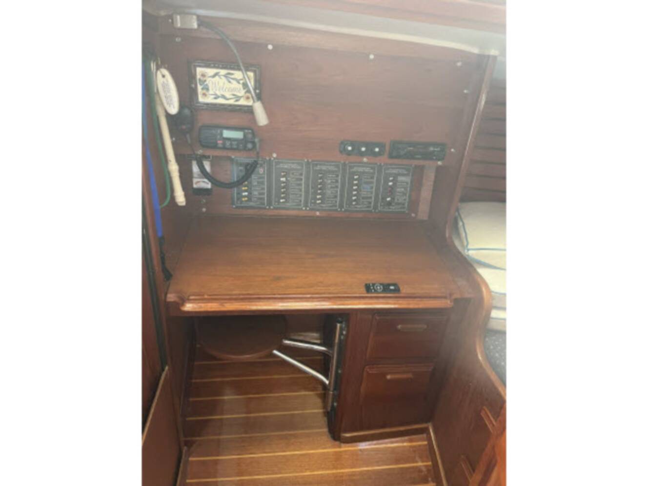 A photo of this 1985 Islander Peterson 40