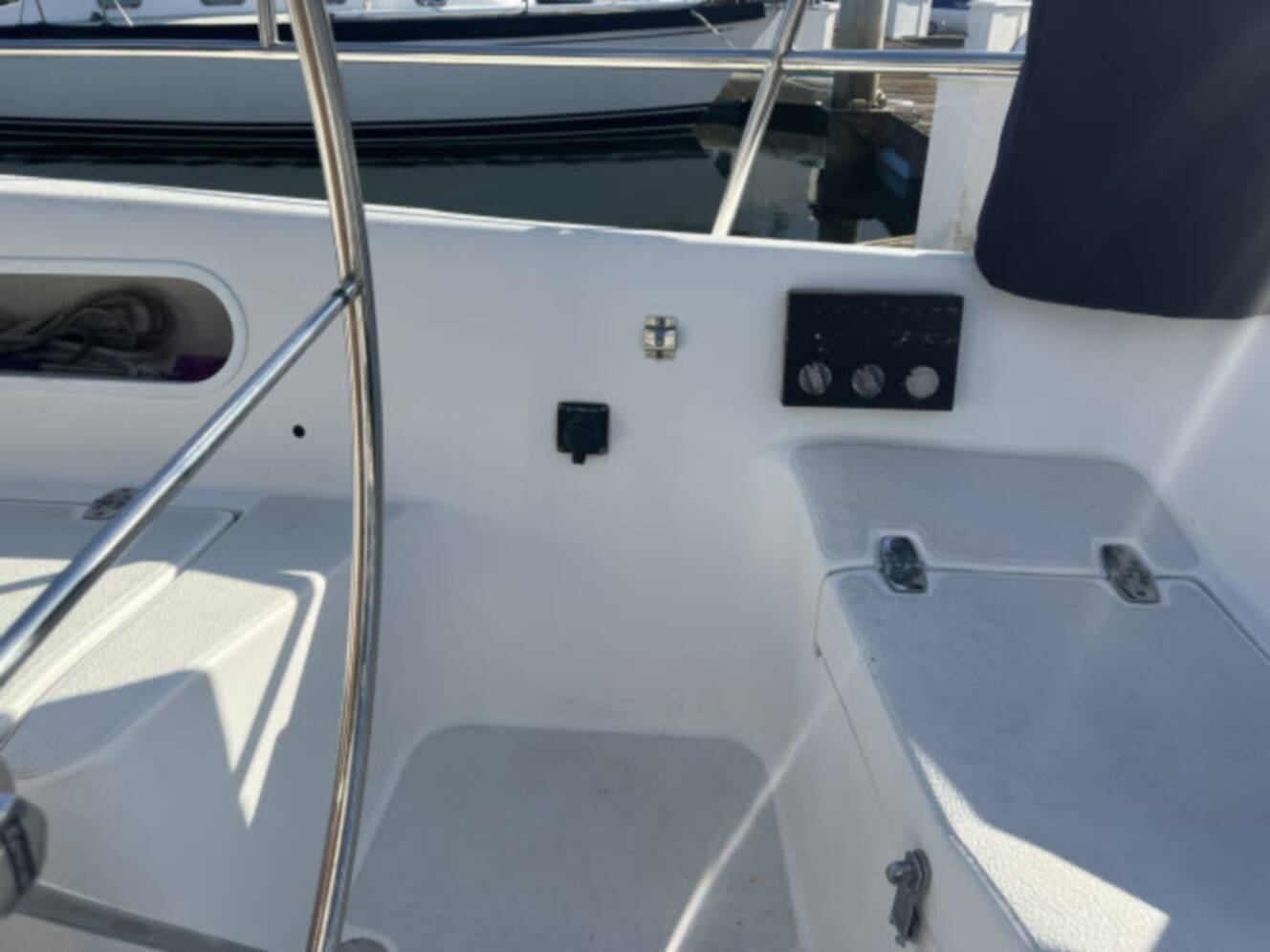 A photo of this 1985 Islander Peterson 40