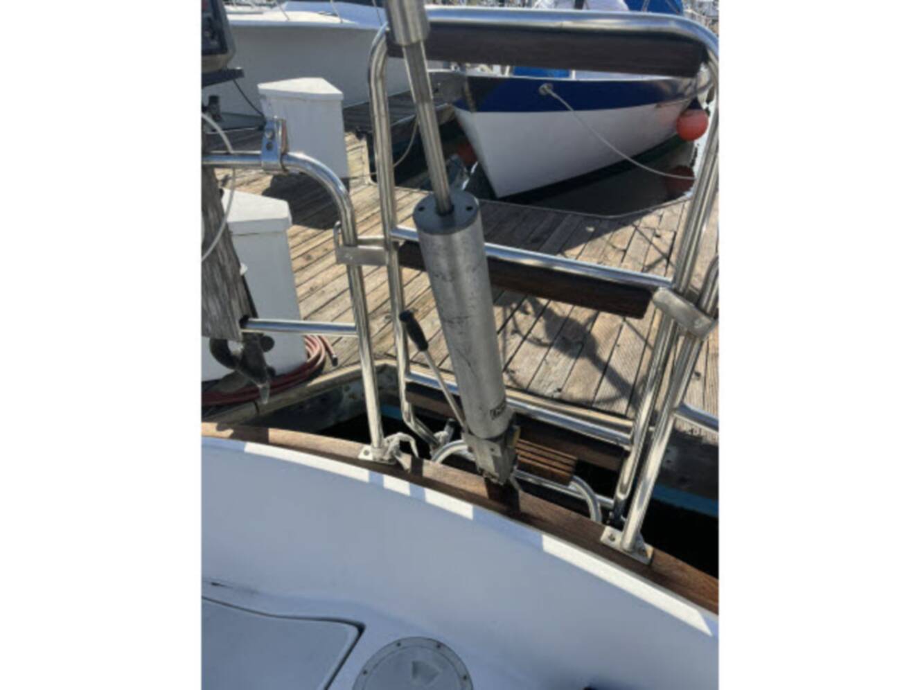 A photo of this 1985 Islander Peterson 40