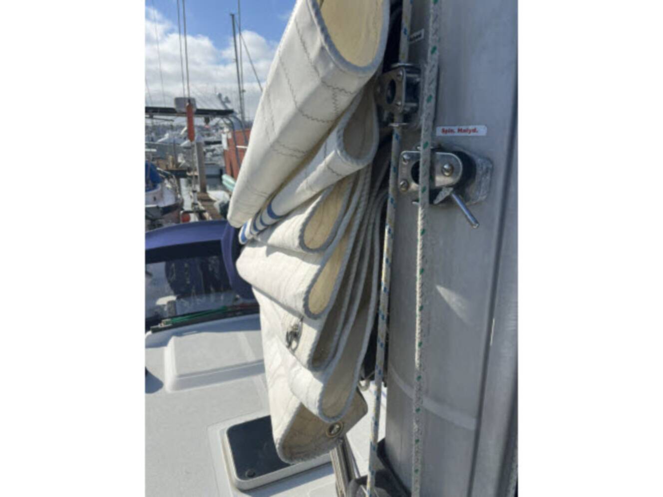 A photo of this 1985 Islander Peterson 40