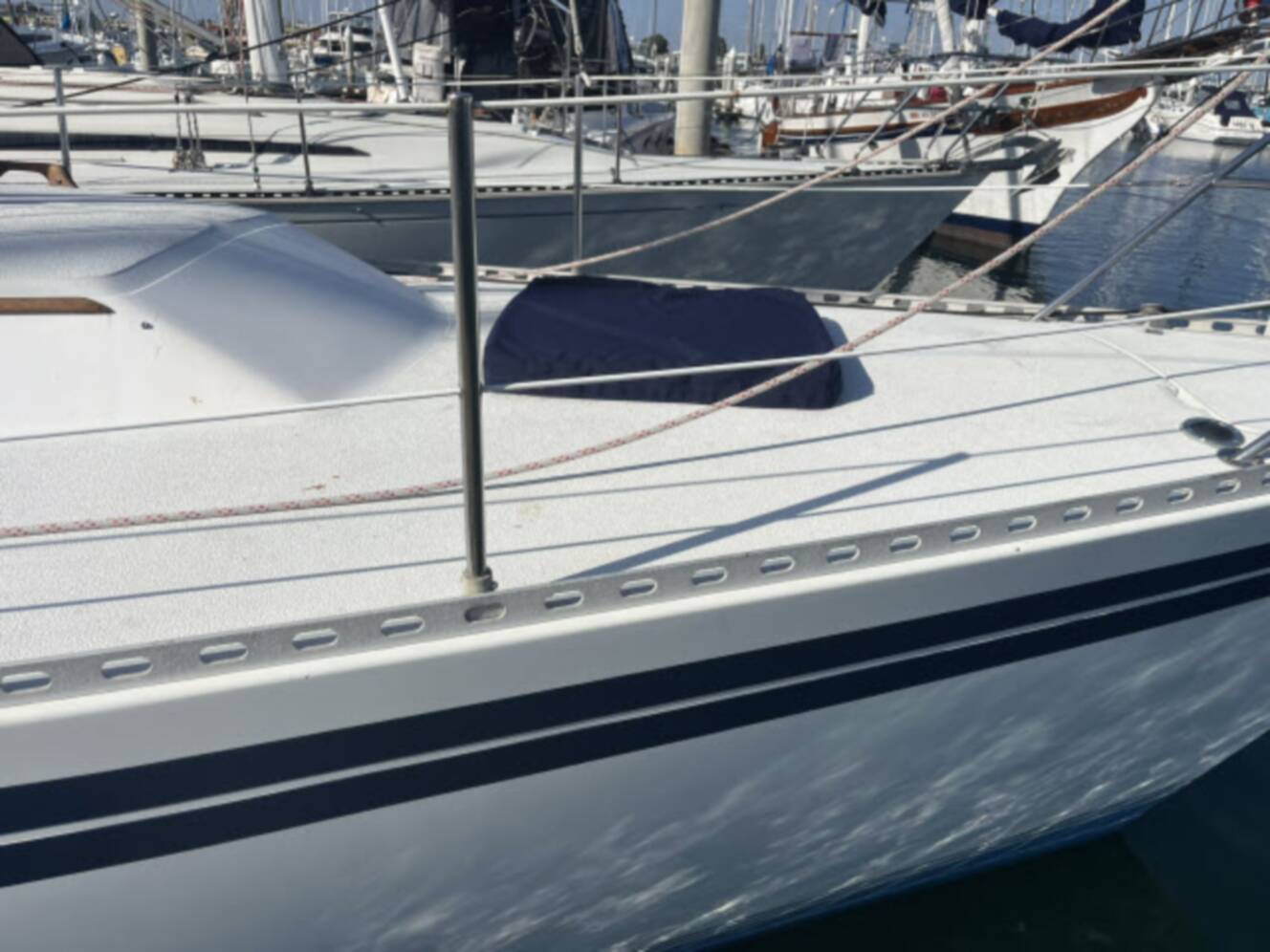 A photo of this 1985 Islander Peterson 40