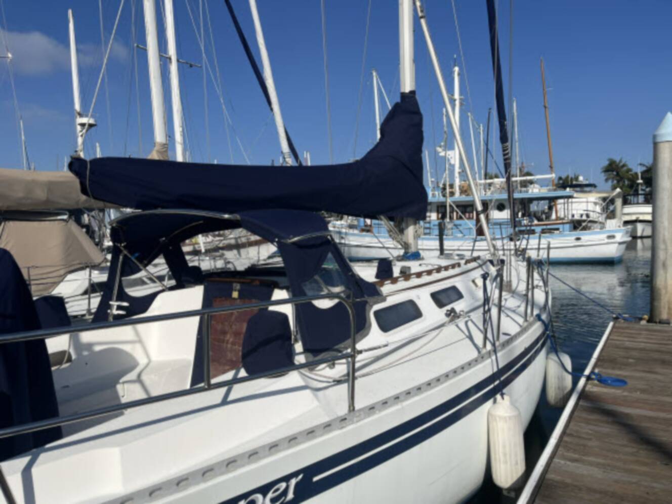 A photo of this 1985 Islander Peterson 40
