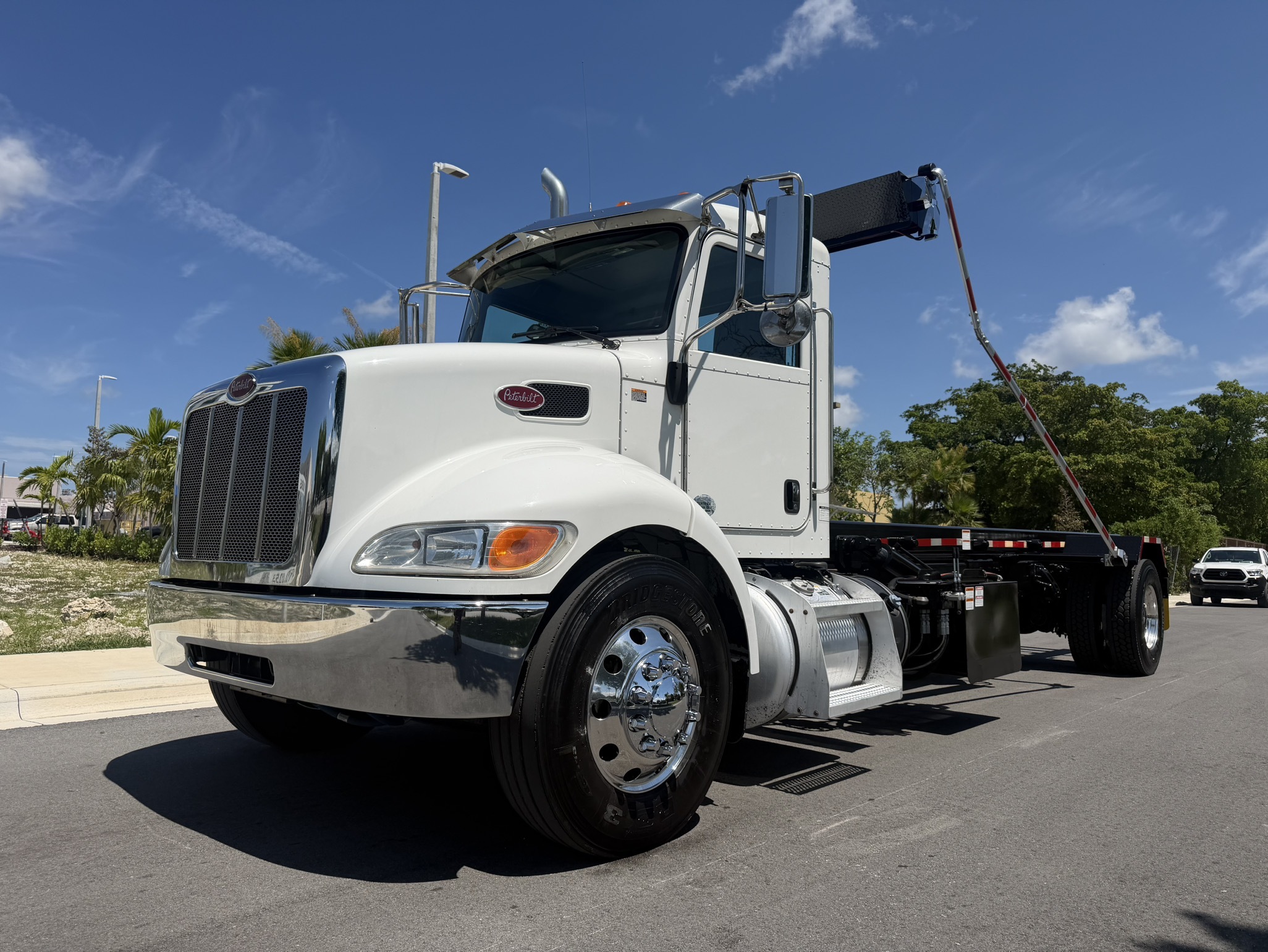 2018 PETERBILT 337 in Opa Locka, FL