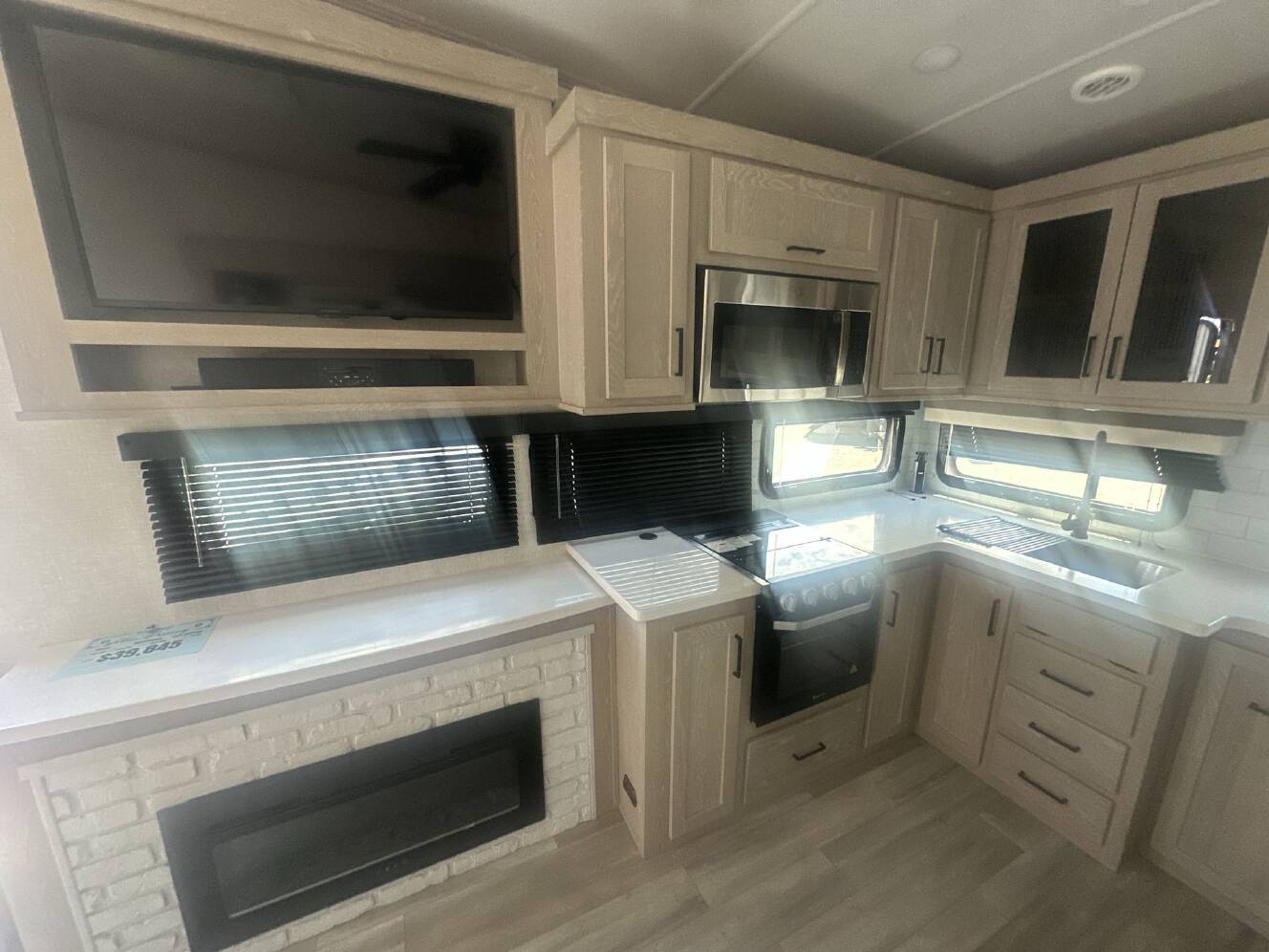 A photo of this 2023 Forest River ROCKWOOD SIGNATURE 2622RK