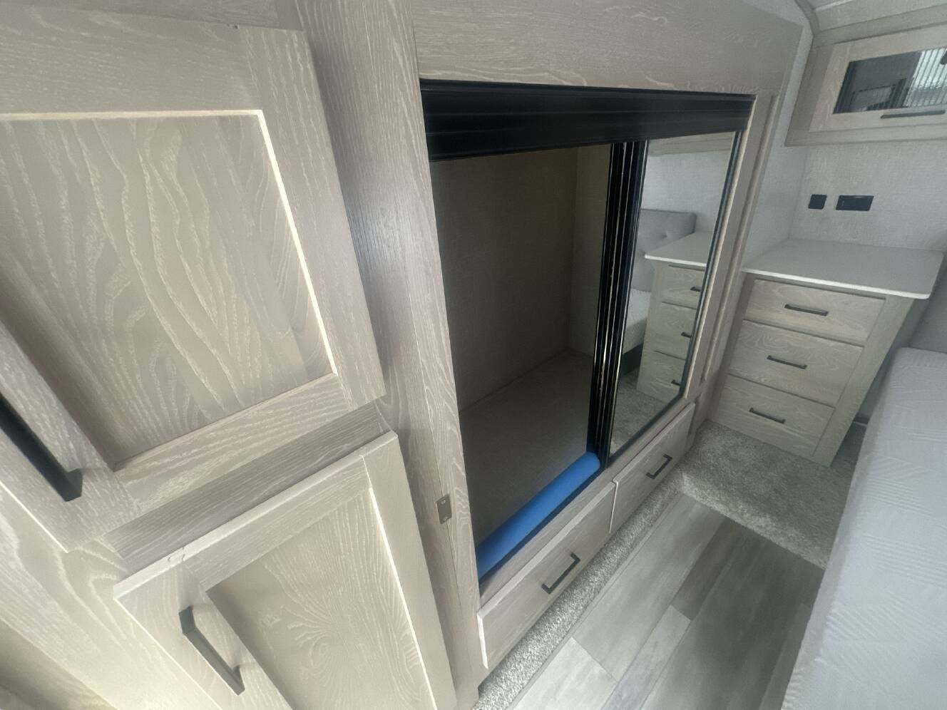 A photo of this 2023 Forest River ROCKWOOD SIGNATURE 2622RK