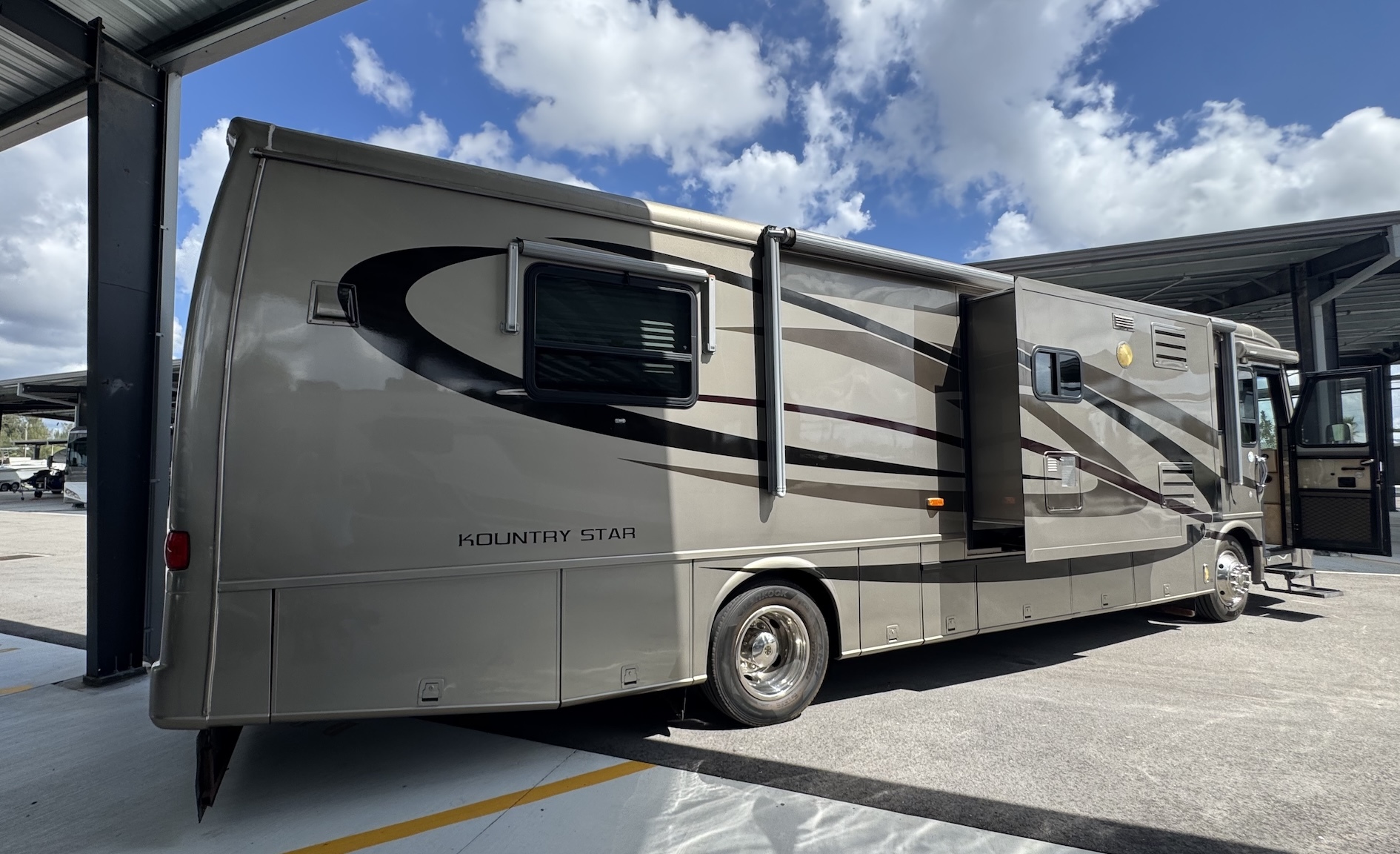 2004 Newmar KOUNTRY STAR 3904 in fort myers FL