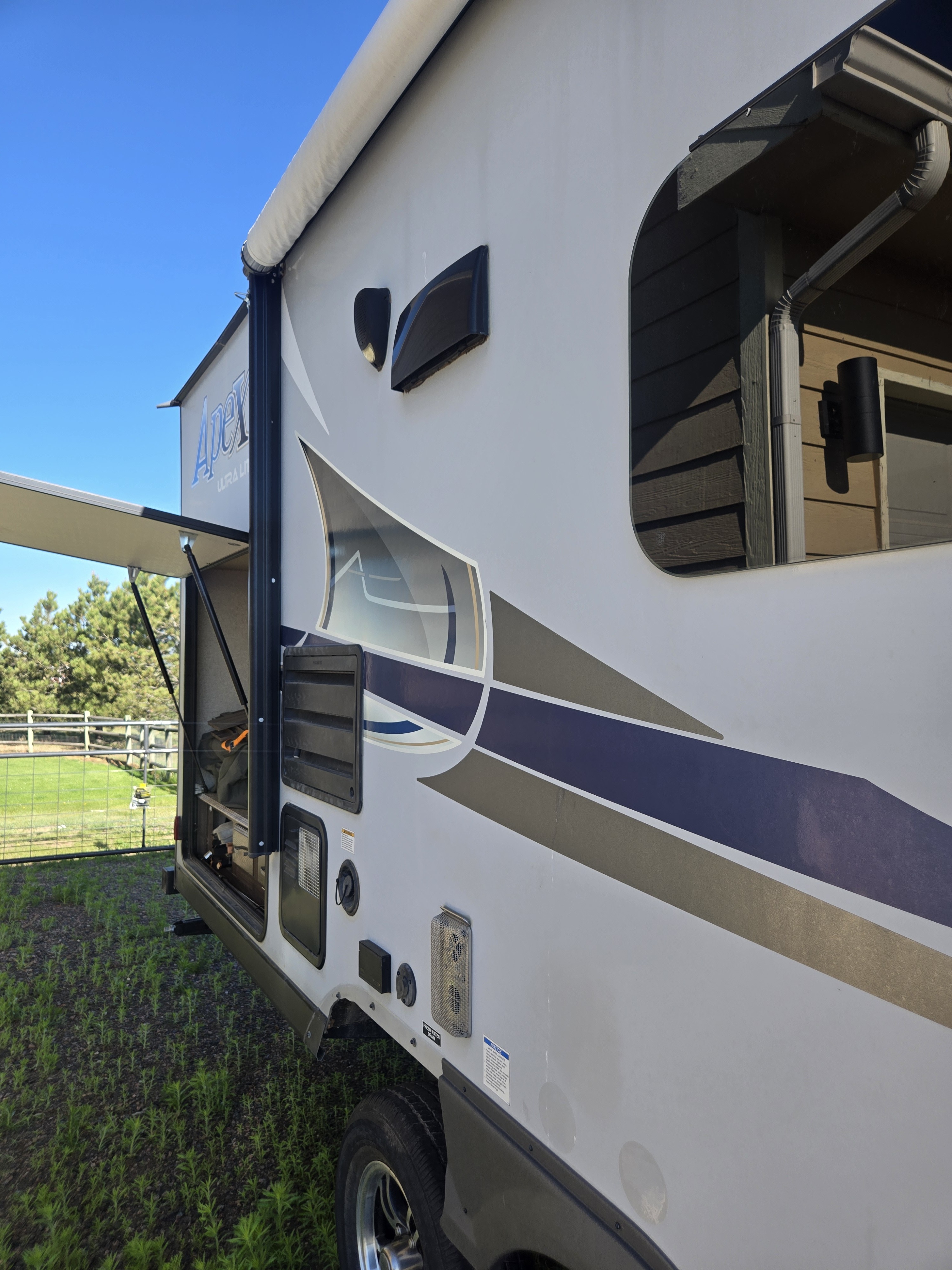 2017 Coachmen APEX ULTRA-LITE 215RBK in cheyenne WY