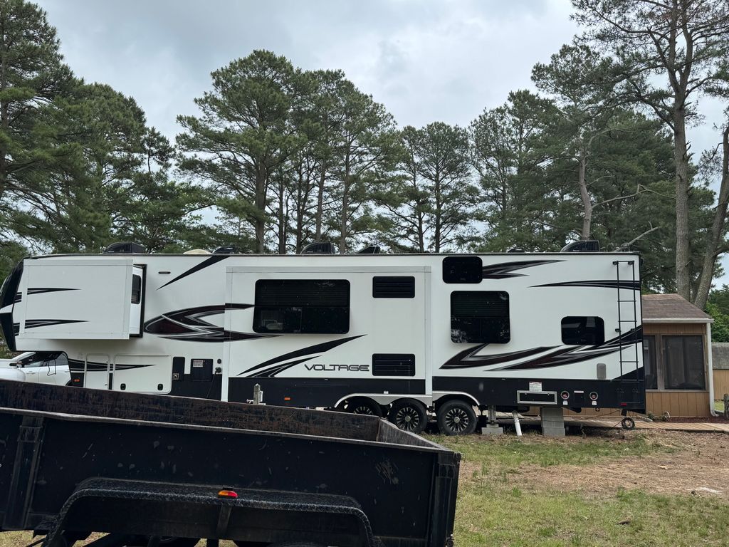2017 Dutchmen Voltage 4155 in horntown VA