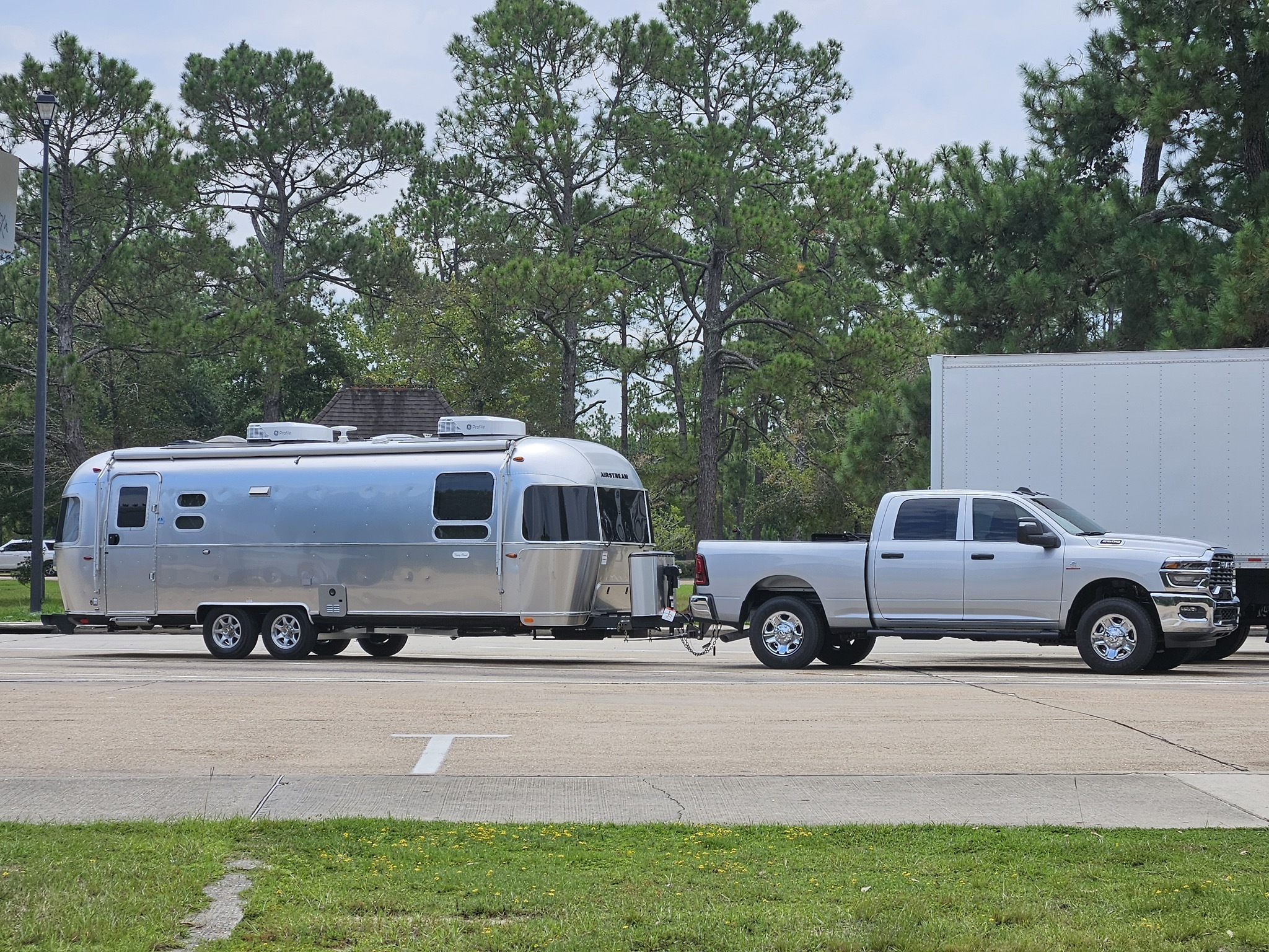 2025 Airstream FLYING CLOUD 27FB QUEEN RV