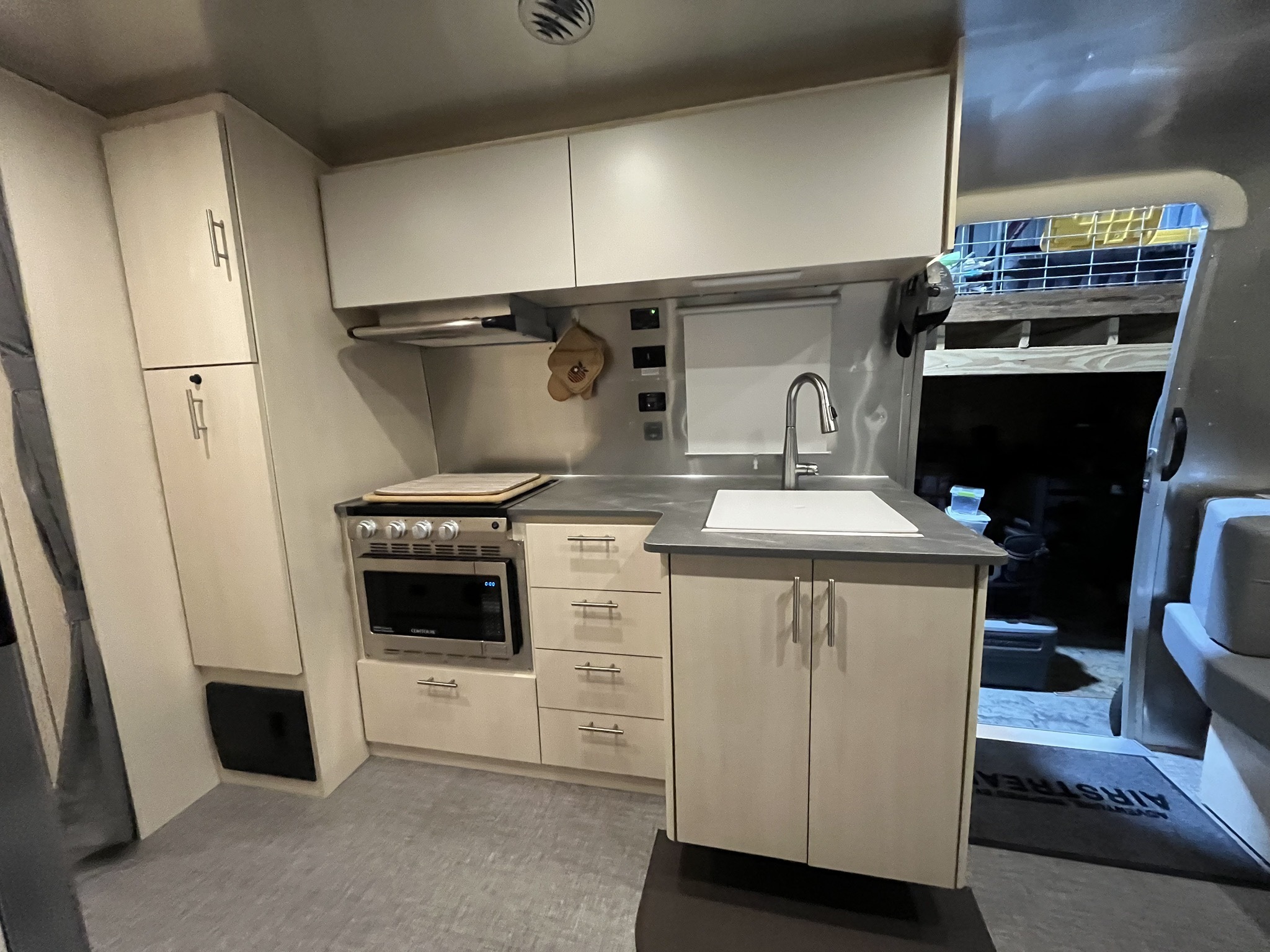 2025 Airstream FLYING CLOUD 27FB QUEEN in gonzales LA