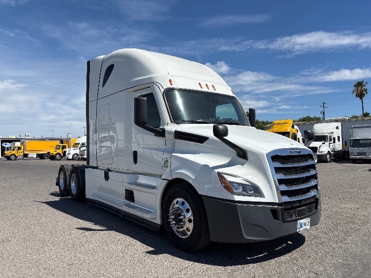 2022 FREIGHTLINER CASCADIA 126 in Fresno, CA