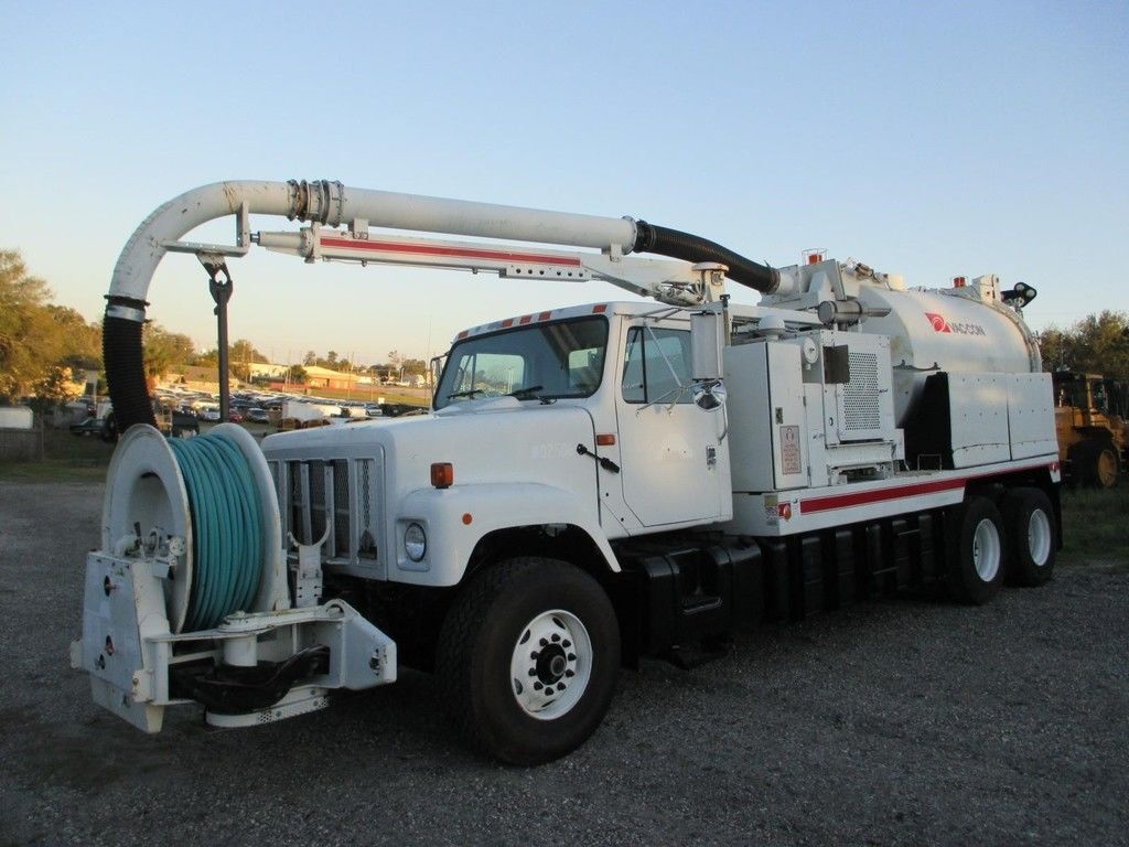 2002 INTERNATIONAL 2000 in Deland, FL