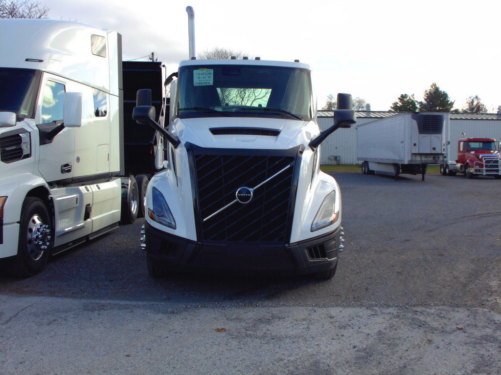 2025 VOLVO VNL 300 Core in Williston, VT