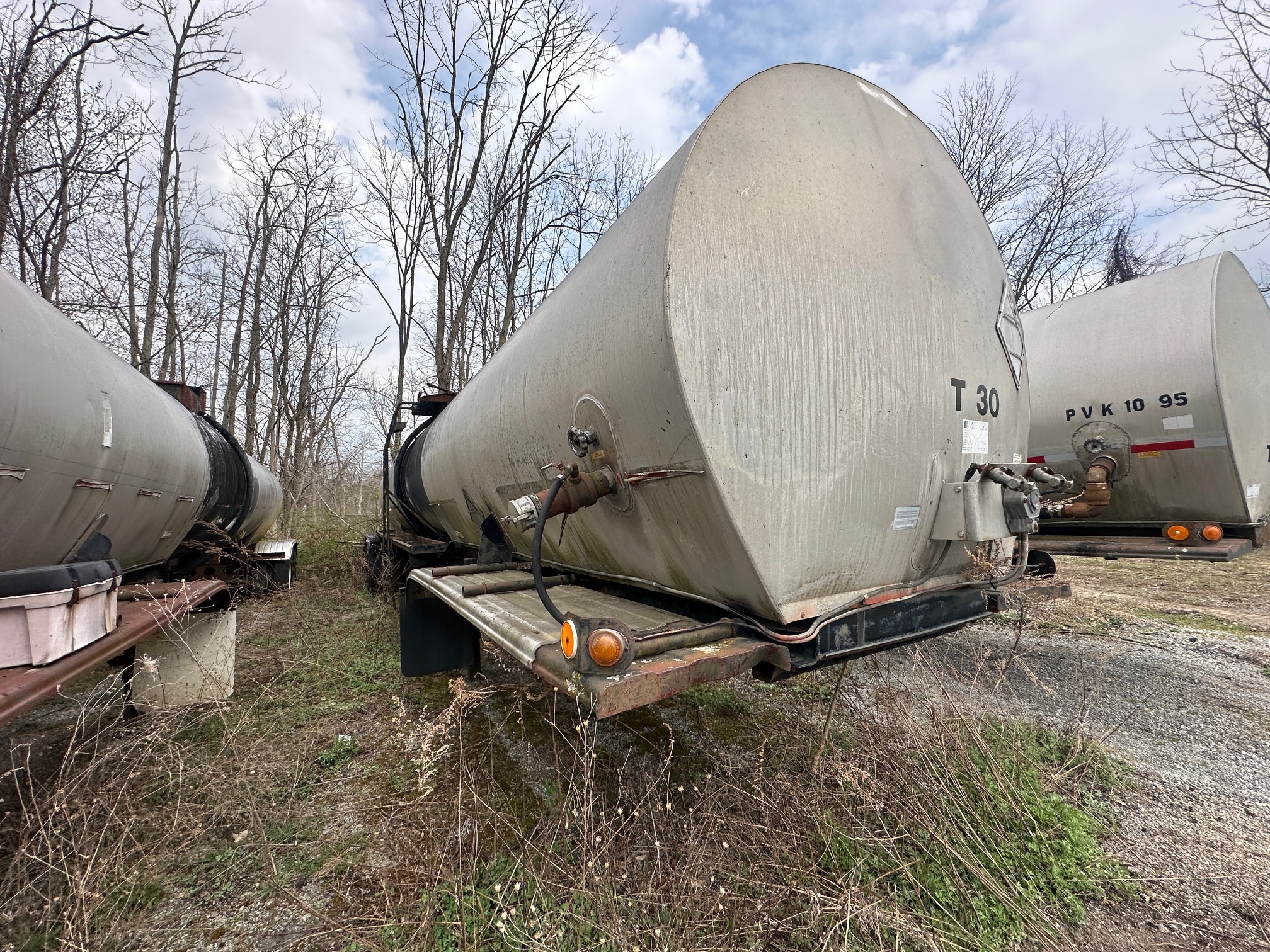 1988 FRUEHAUF 7,000 Tanker in Lafayette, NJ