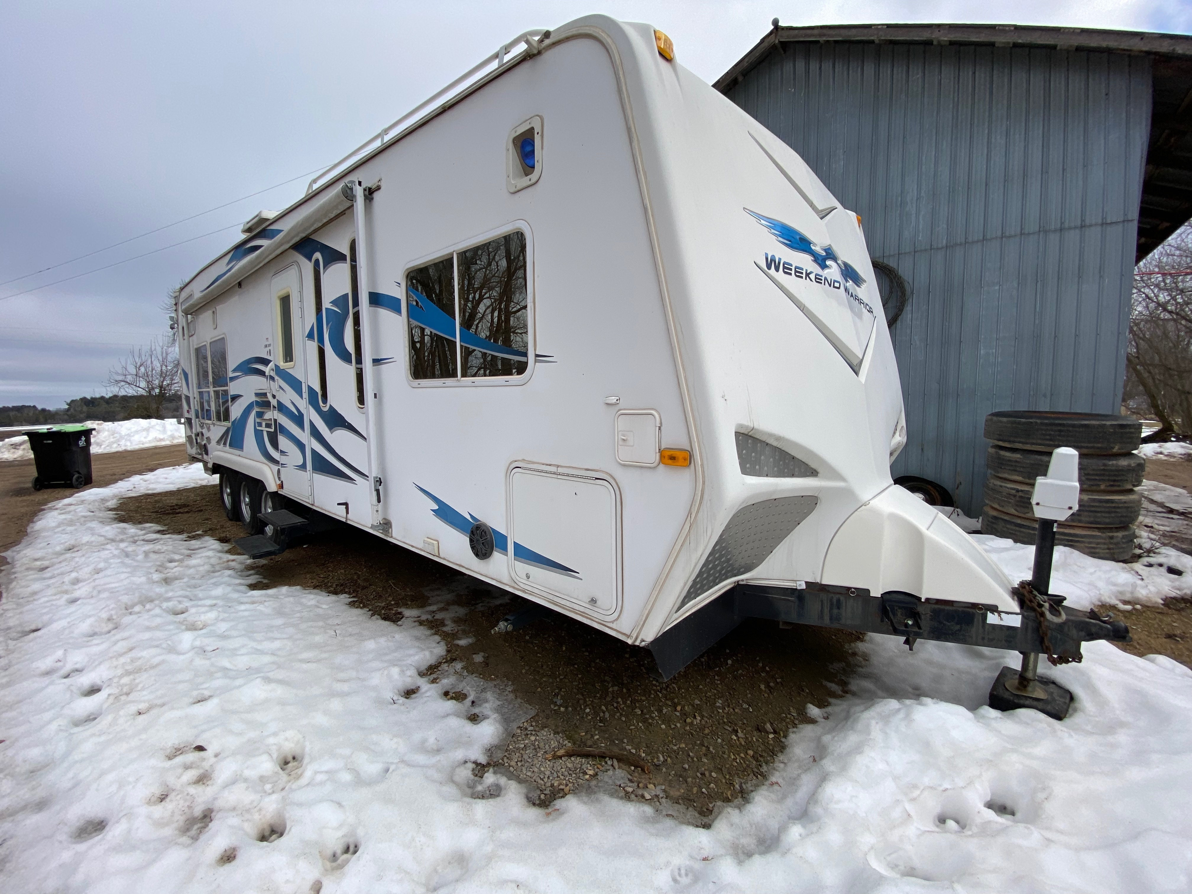 2008 WEEKEND WARRIOR RV FSW 2800 in Winneconne, WI