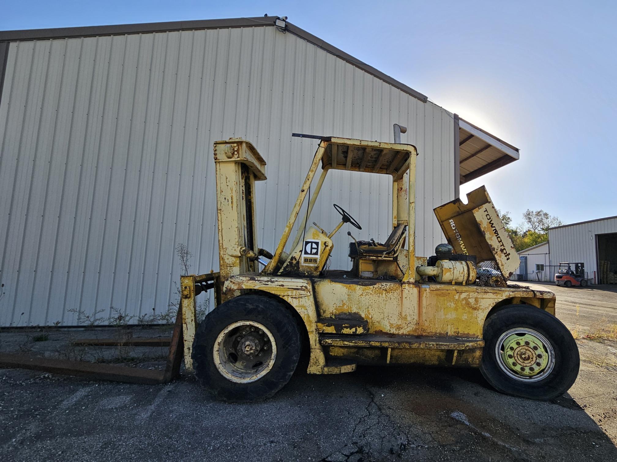 1970 CATERPILLAR B25 in Elkhorn, WI