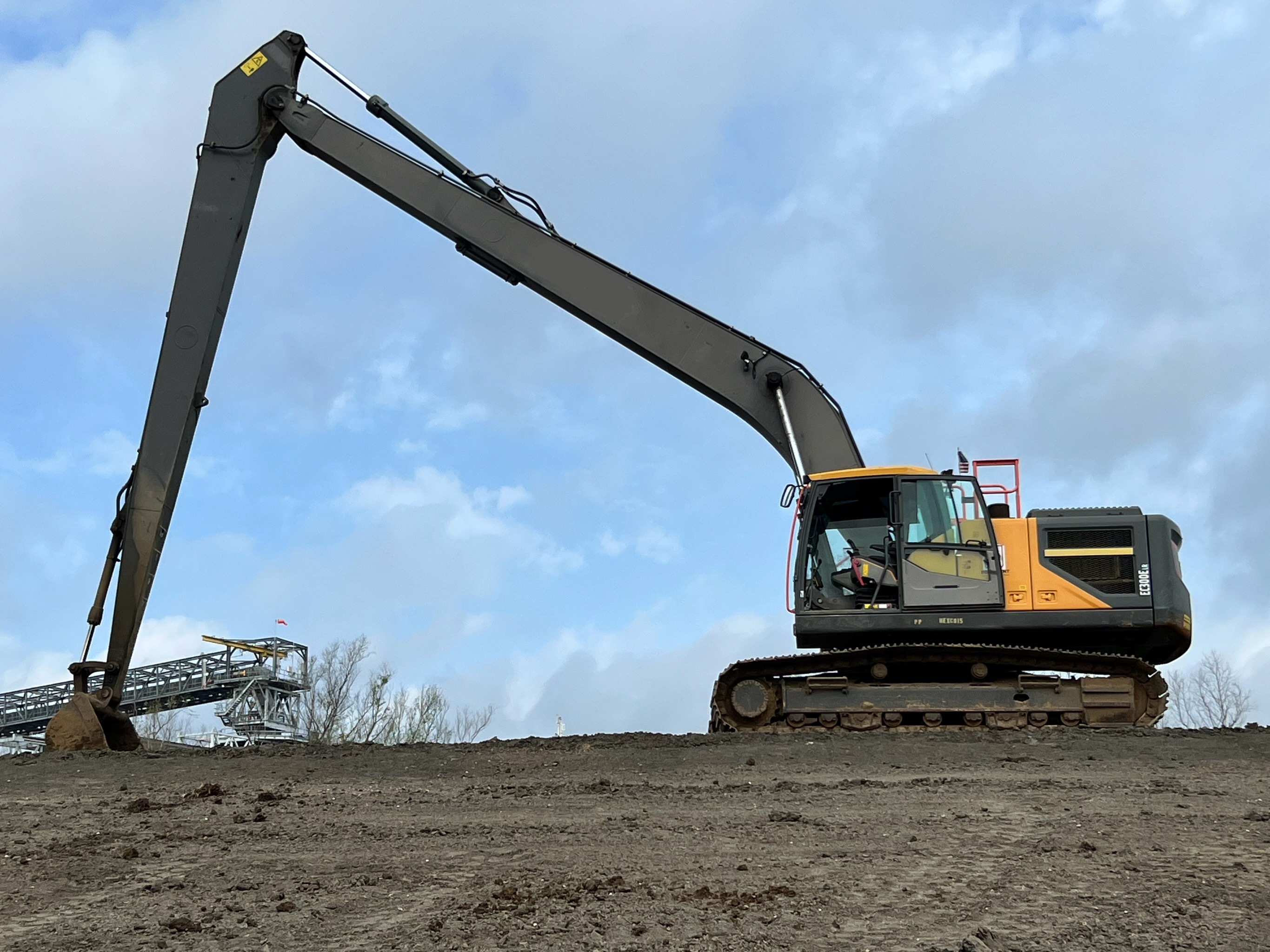 2018 VOLVO EC300ELR in New Orleans, LA