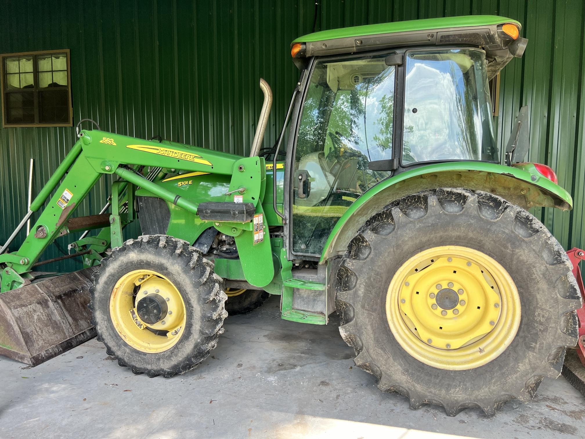 2015 JOHN DEERE 5101E in Baton Rouge, LA