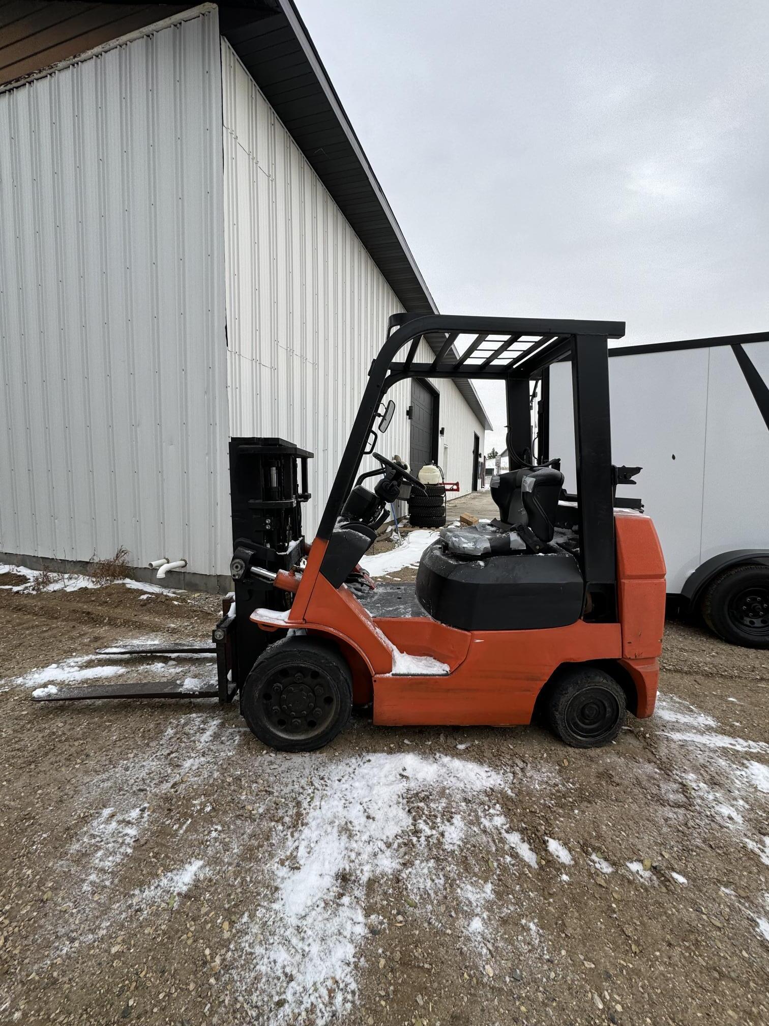 2002 TOYOTA 7FGCU25 in Bismarck, ND