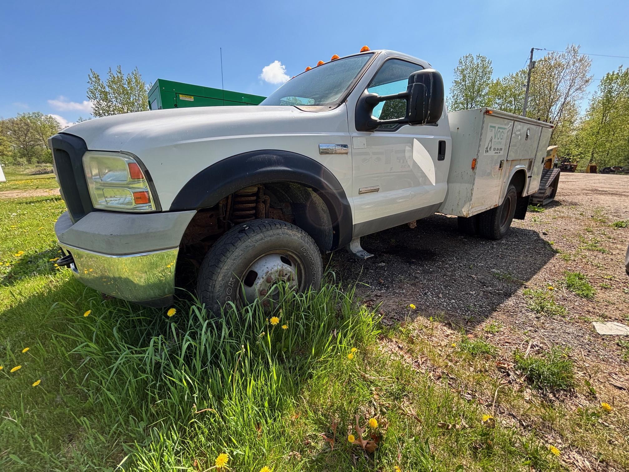 2005 FORD F350 in Beaver Dam, WI