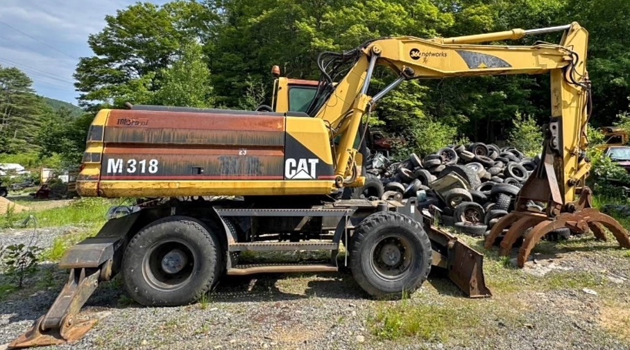 2000 CATERPILLAR M318 in Walpole, NH
