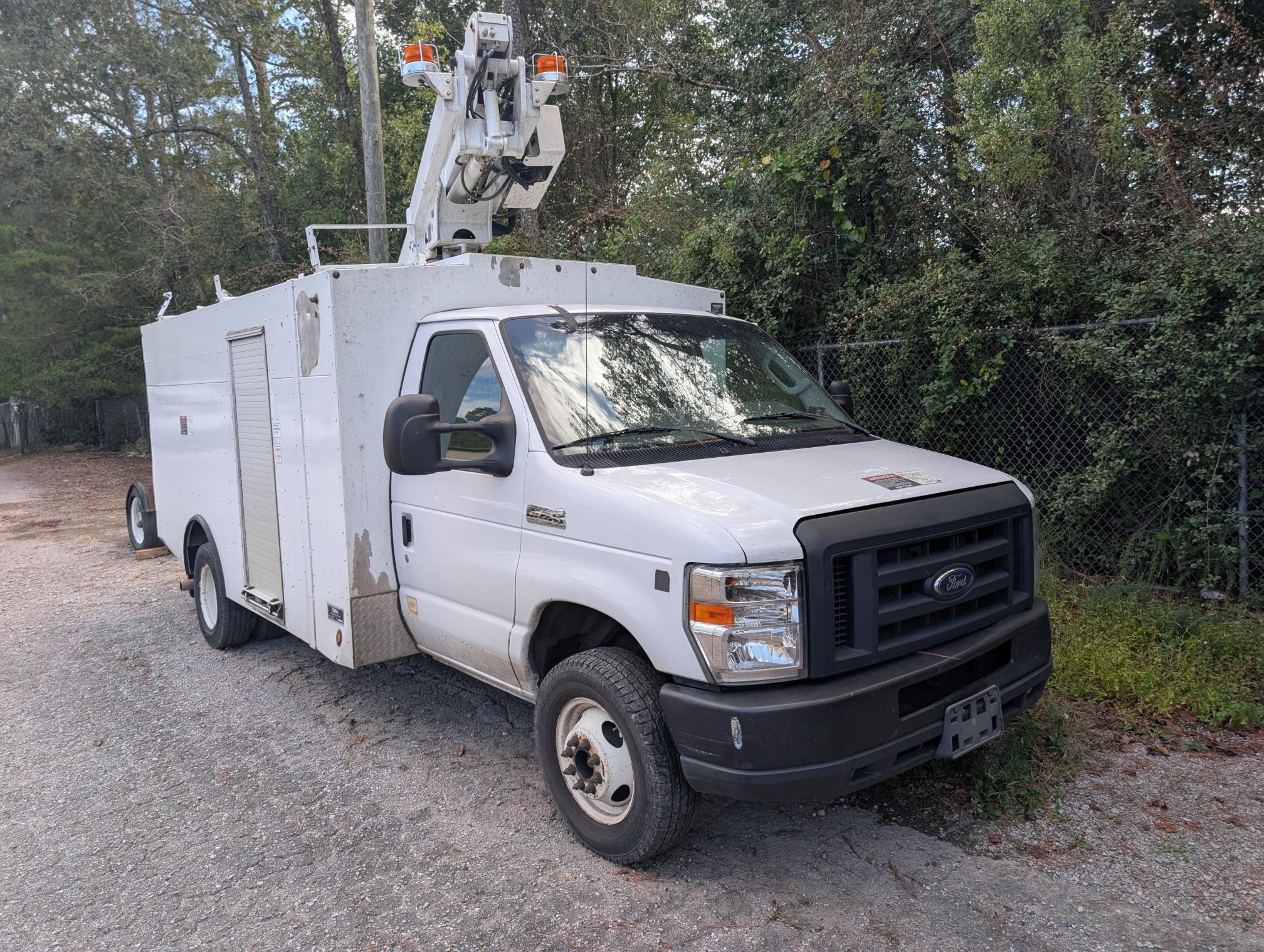 2018 FORD E450 in Prairieville, LA