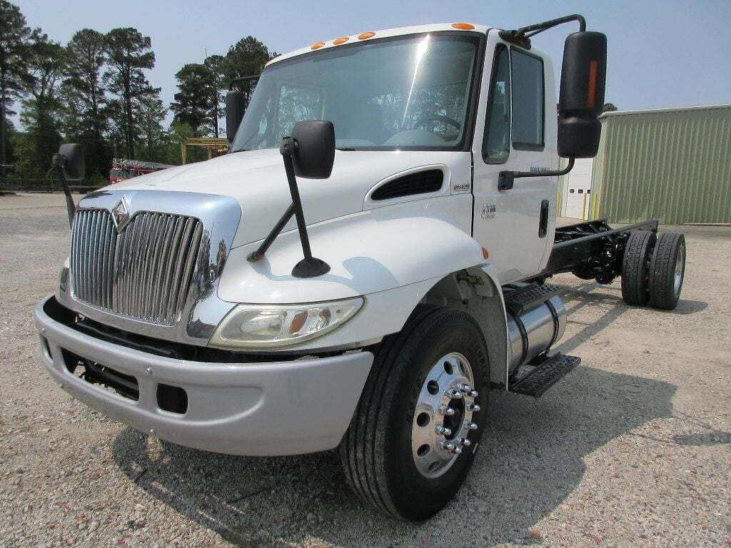 2006 INTERNATIONAL 4300 in Fruitland, MD