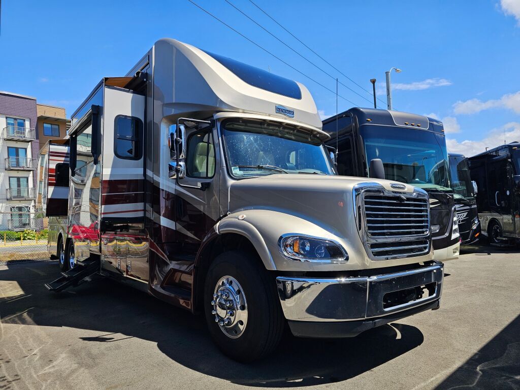 2021 Newmar Supreme Aire 4051 Super C RV