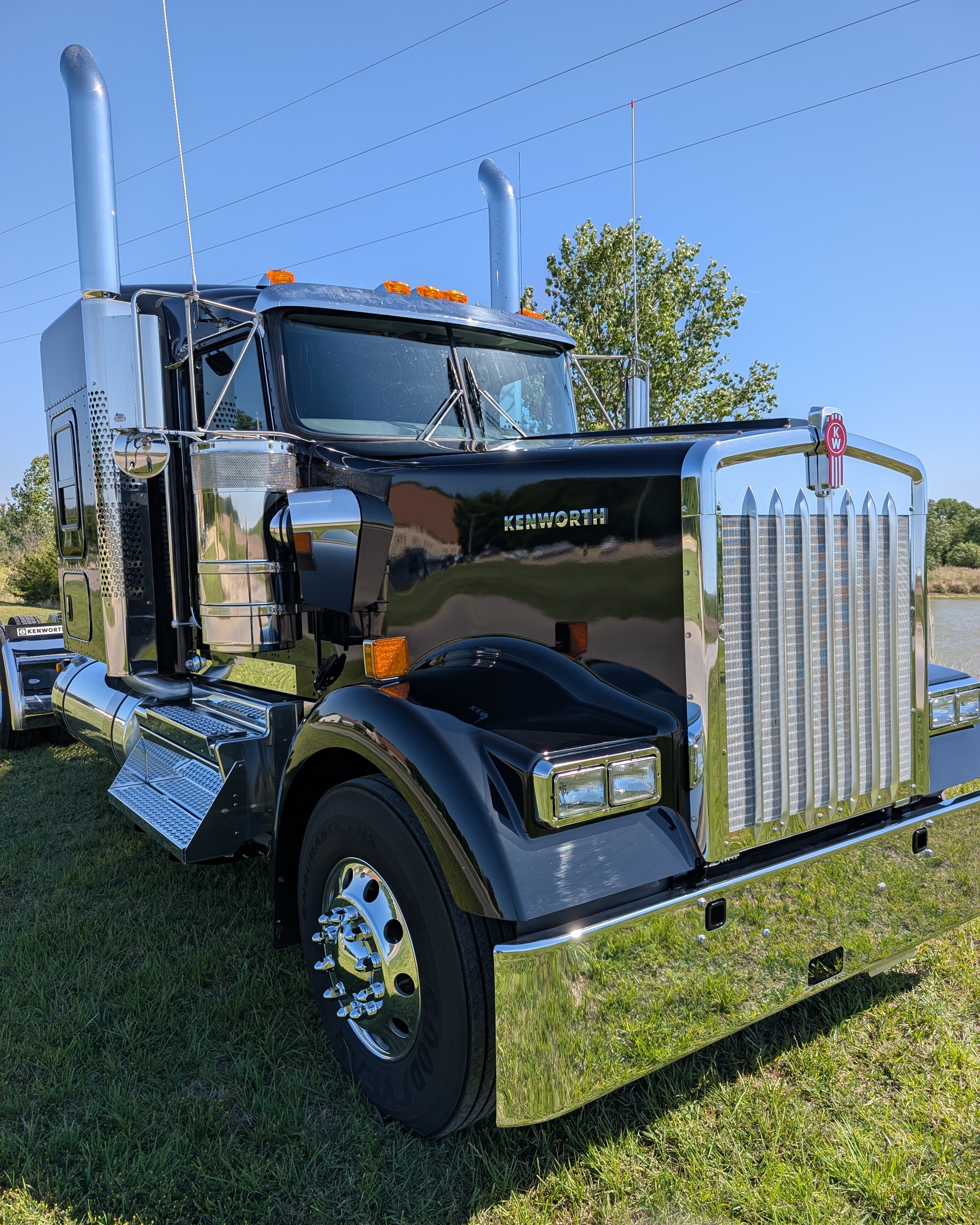 2027 KENWORTH W900L in Salina, KS