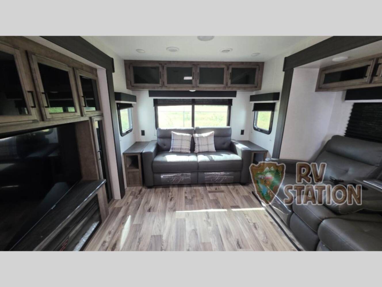 A photo of this 2023 Venture Rv SportTrek Touring Edition STT343VIK
