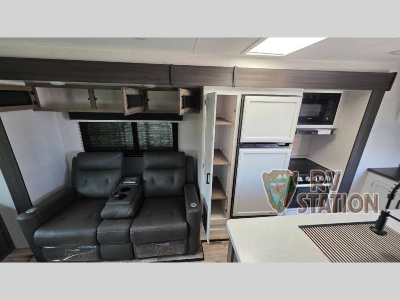 A photo of this 2023 Venture Rv SportTrek Touring Edition STT343VIK