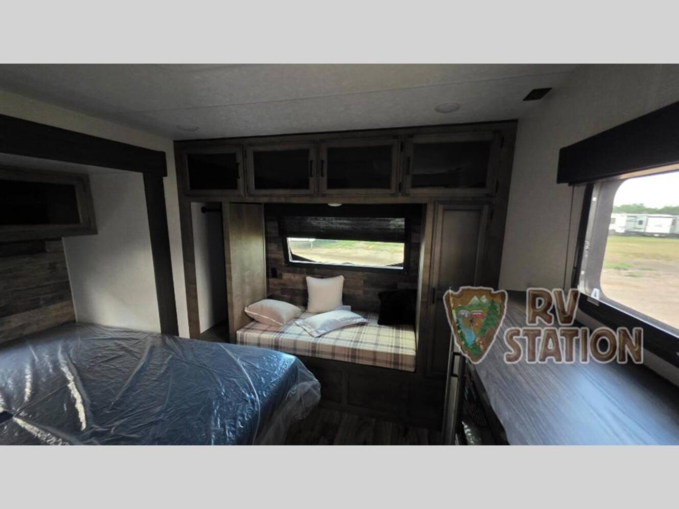 A photo of this 2023 Venture Rv SportTrek Touring Edition STT343VIK