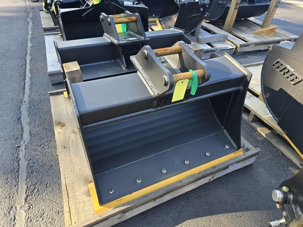 SRS 36" Fixed Grading/Cleanout Bucket w/Cutting Edge for XE in Loudon, NH