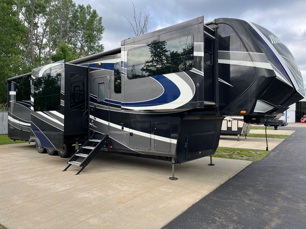 2018 Grand Design Momentum 376TH in orchard park NY