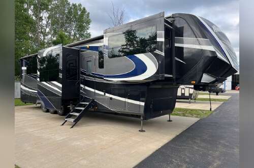 2018 Grand Design Momentum 376TH in orchard park NY