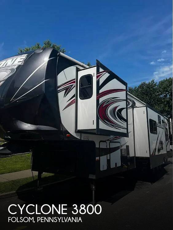 2015 Heartland Cyclone 3800 RV
