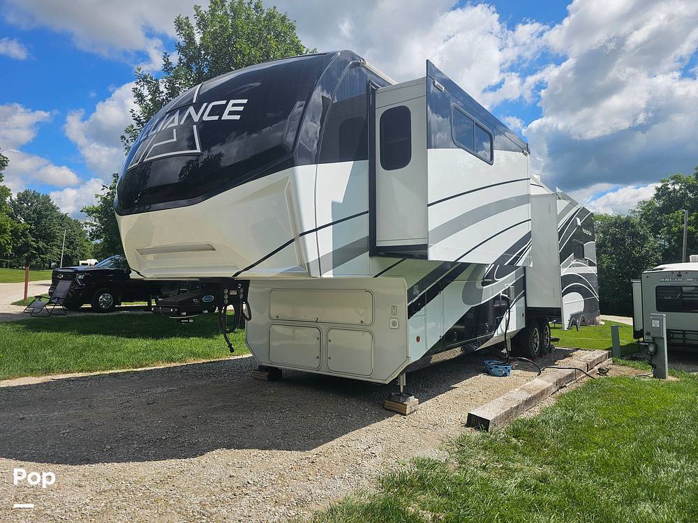 2025 Alliance Rv Paradigm 340RL in waukee IA