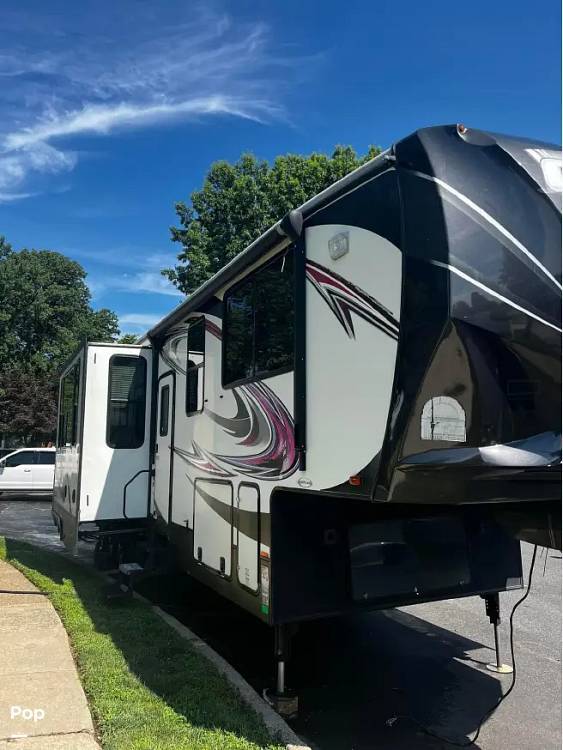 2015 Heartland Cyclone 3800 in folsom PA